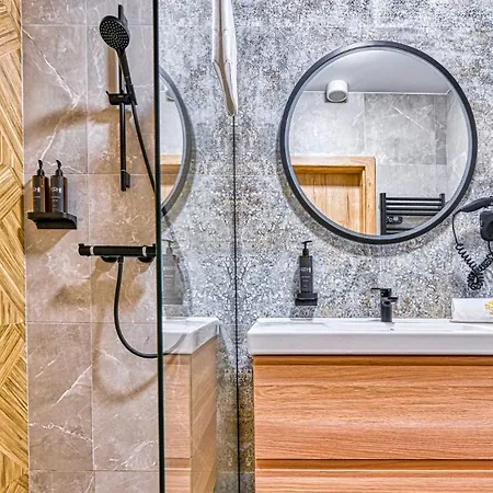 公寓 Zloty Horyzont Vip - Glowny Budynek - Z Basenem, Silownia, Grota Solna, Bawialnia I Restauracja By Royal Aparts *