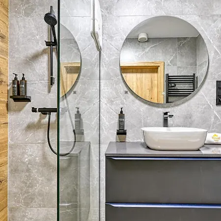 Zloty Horyzont Vip - Glowny Budynek - Z Basenem, Silownia, Grota Solna, Bawialnia I Restauracja By Royal Aparts 公寓 斯克拉斯卡波伦巴