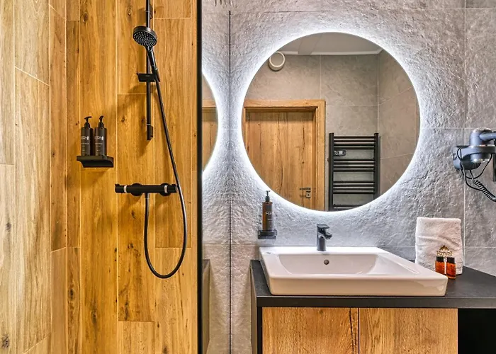 Zloty Horyzont Vip - Glowny Budynek - Z Basenem, Silownia, Grota Solna, Bawialnia I Restauracja By Royal Aparts