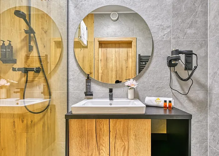 Zloty Horyzont Vip - Glowny Budynek - Z Basenem, Silownia, Grota Solna, Bawialnia I Restauracja By Royal Aparts * 스클라르스카포렘바