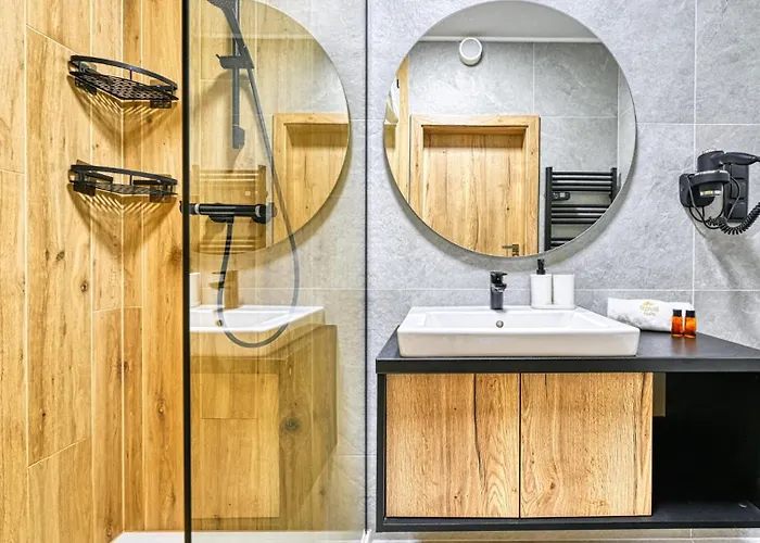 아파트 Zloty Horyzont Vip - Glowny Budynek - Z Basenem, Silownia, Grota Solna, Bawialnia I Restauracja By Royal Aparts 스클라르스카포렘바