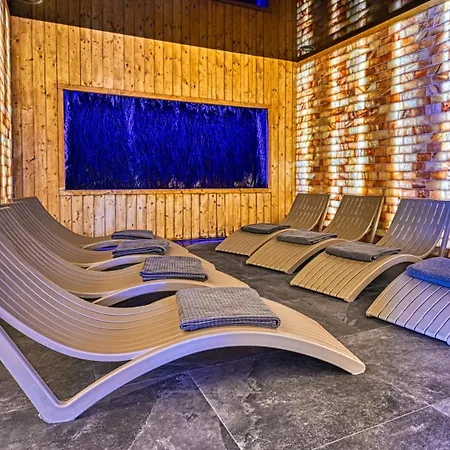 Zloty Horyzont Vip - Glowny Budynek - Z Basenem, Silownia, Grota Solna, Bawialnia I Restauracja By Royal Aparts * Sklářská Poruba