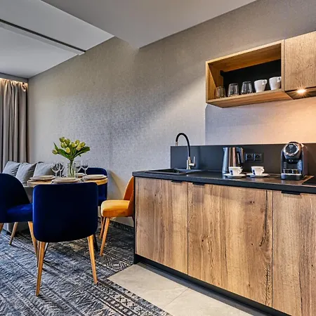 Zloty Horyzont Vip Z Basenem, Silownia, Grota Solna, Bawialnia I Restauracja By Royal Aparts