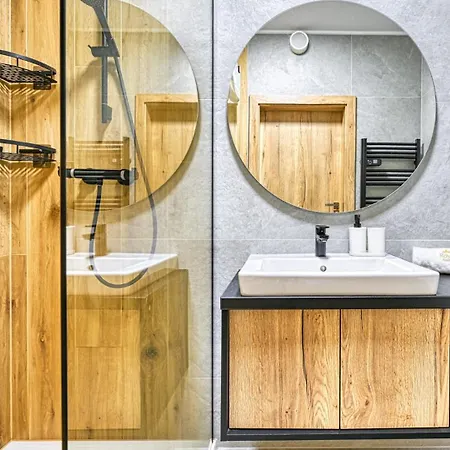 شقة Zloty Horyzont Vip - Glowny Budynek - Z Basenem, Silownia, Grota Solna, Bawialnia I Restauracja By Royal Aparts شكلارسكا بوريبا