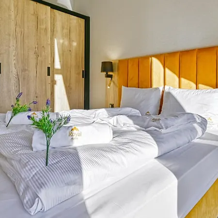 Zloty Horyzont Vip Z Basenem, Silownia, Grota Solna, Bawialnia I Restauracja By Royal Aparts