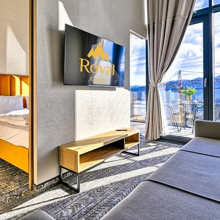 Zloty Horyzont Vip Z Basenem, Silownia, Grota Solna, Bawialnia I Restauracja By Royal Aparts