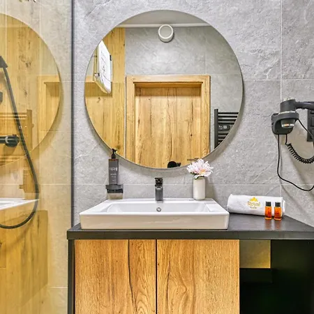 Zloty Horyzont Vip - Glowny Budynek - Z Basenem, Silownia, Grota Solna, Bawialnia I Restauracja By Royal Aparts * Szklarska Poreba