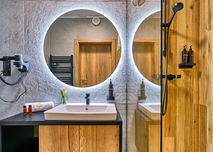 Zloty Horyzont Vip - Glowny Budynek - Z Basenem, Silownia, Grota Solna, Bawialnia I Restauracja By Royal Aparts Appartement *